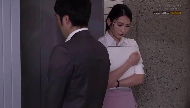 Em thư ký thê thảm bị tiền bối bắt vào nhà nghỉ phục vụ đối tác