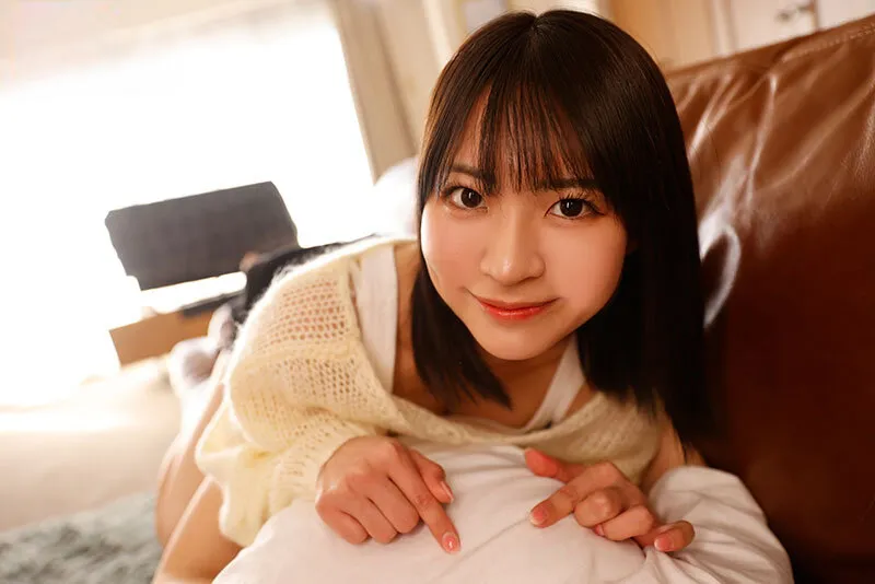 Chị gái lần đầu có người yêu còn nhiều ngỡ ngàng nên mượn cặc thằng em tập trước